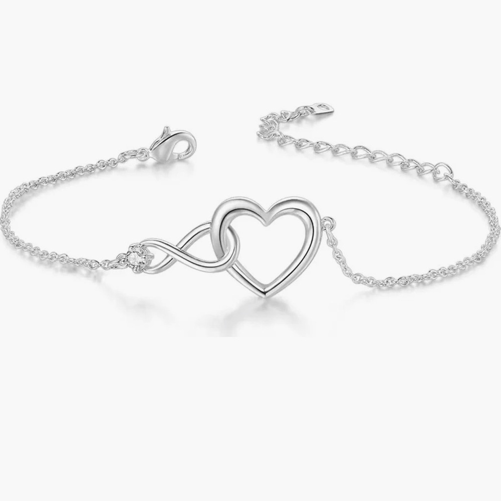 Donatello Gian Crystal Infinity Heart Bracelet
Color: Silver
Size: One Size
NWOT